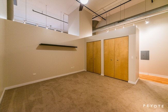 Building Photo - 1224 W Van Buren St