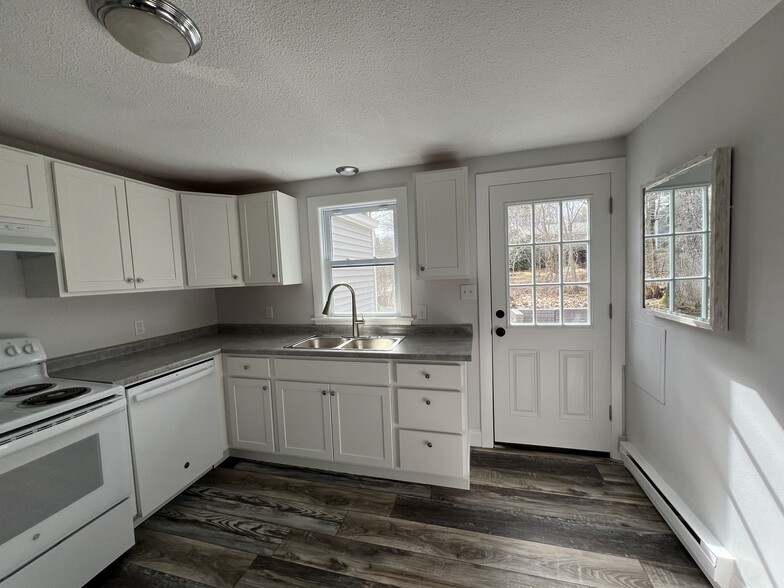 Building Photo - 97 Bates St