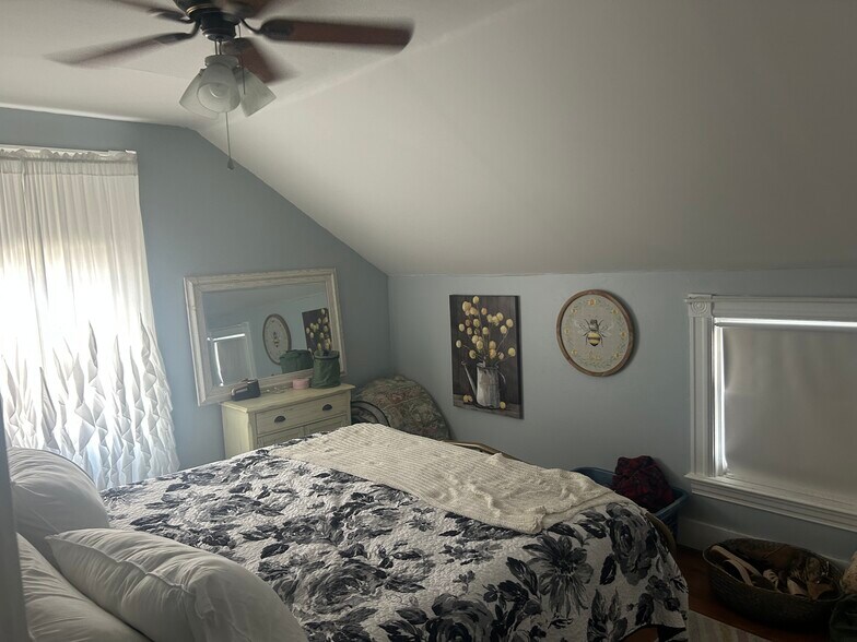 Building Photo - 9 Chestnut Ave