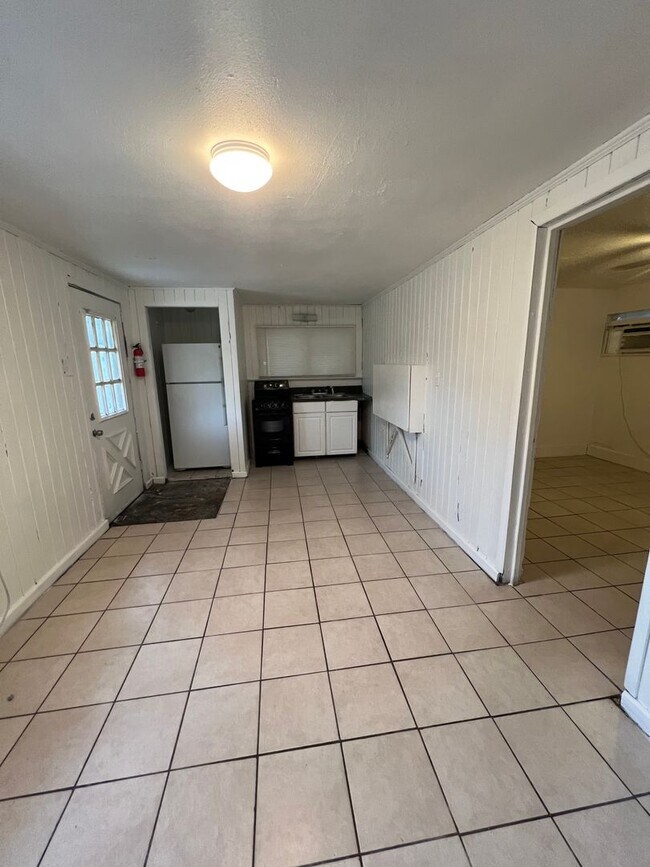 RYDEs Duplex 2745 9th St E Bradenton 2745 9th St E Bradenton FL 34208