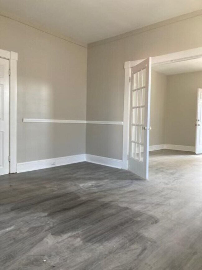 Building Photo - 3608 Howard Park Ave