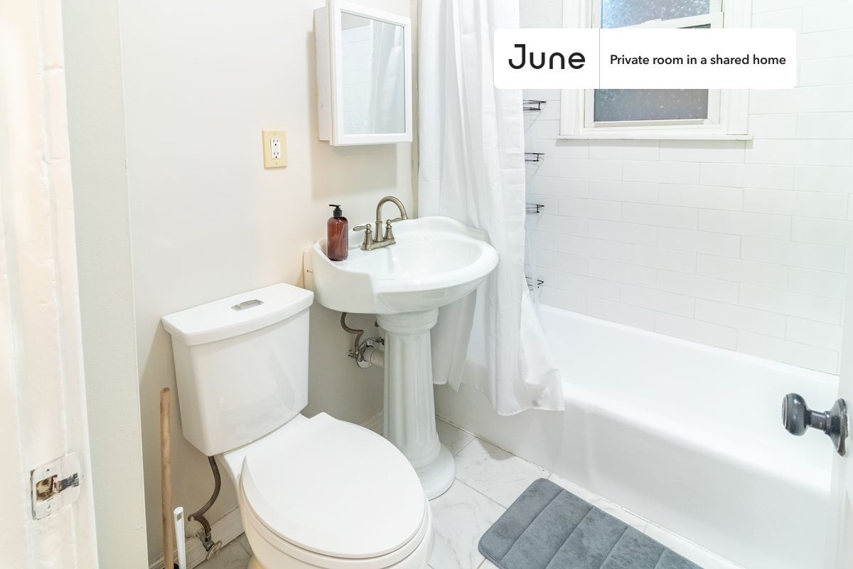 Building Photo - Room in Shared 4 bed/1 bath home in Roxbury
