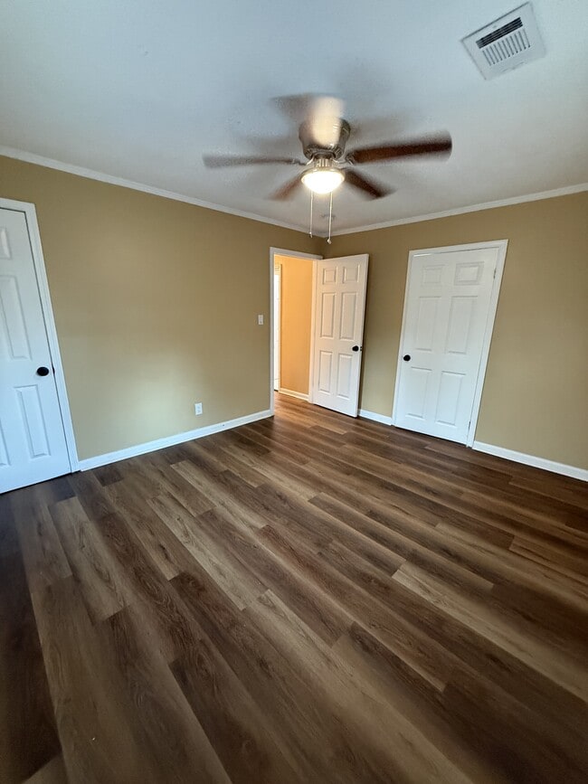 Building Photo - 91 Munson Dr