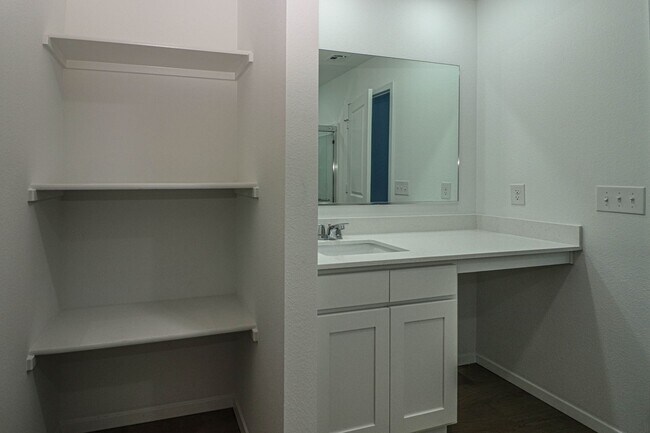Building Photo - 3126 S 15th Pl
