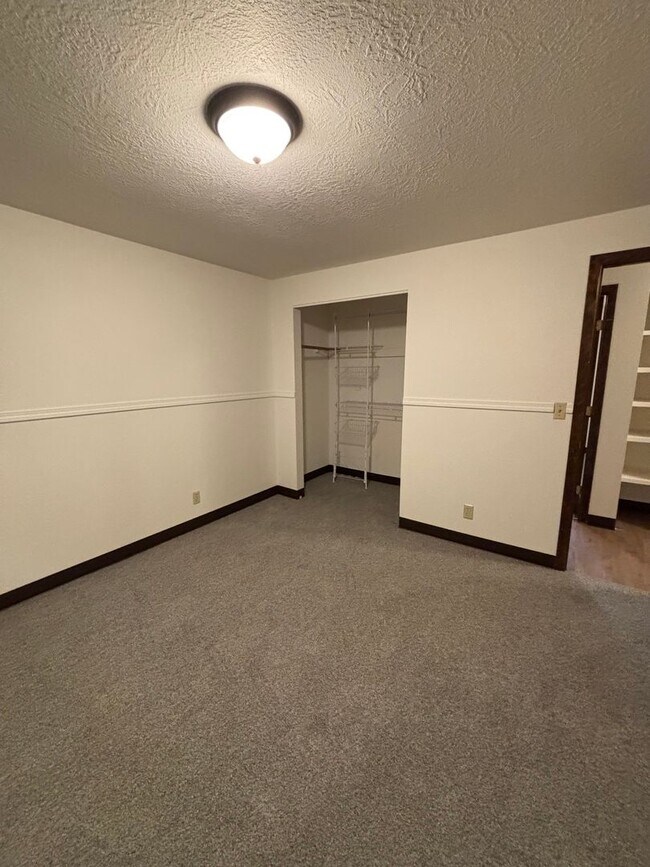 Building Photo - Charming 3-Bedroom 2 Bath Home in SE Salem