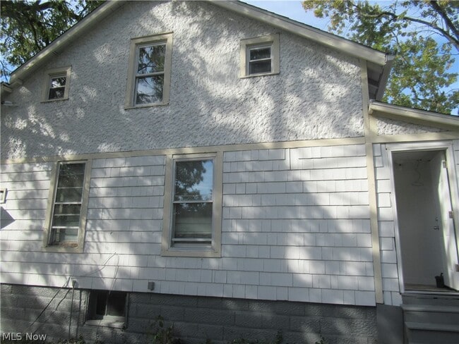 Building Photo - 14 Elm St