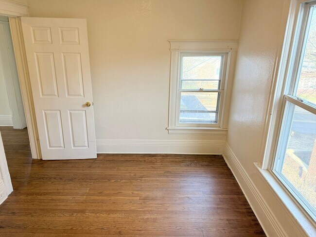 Building Photo - 411 W Washington Ave