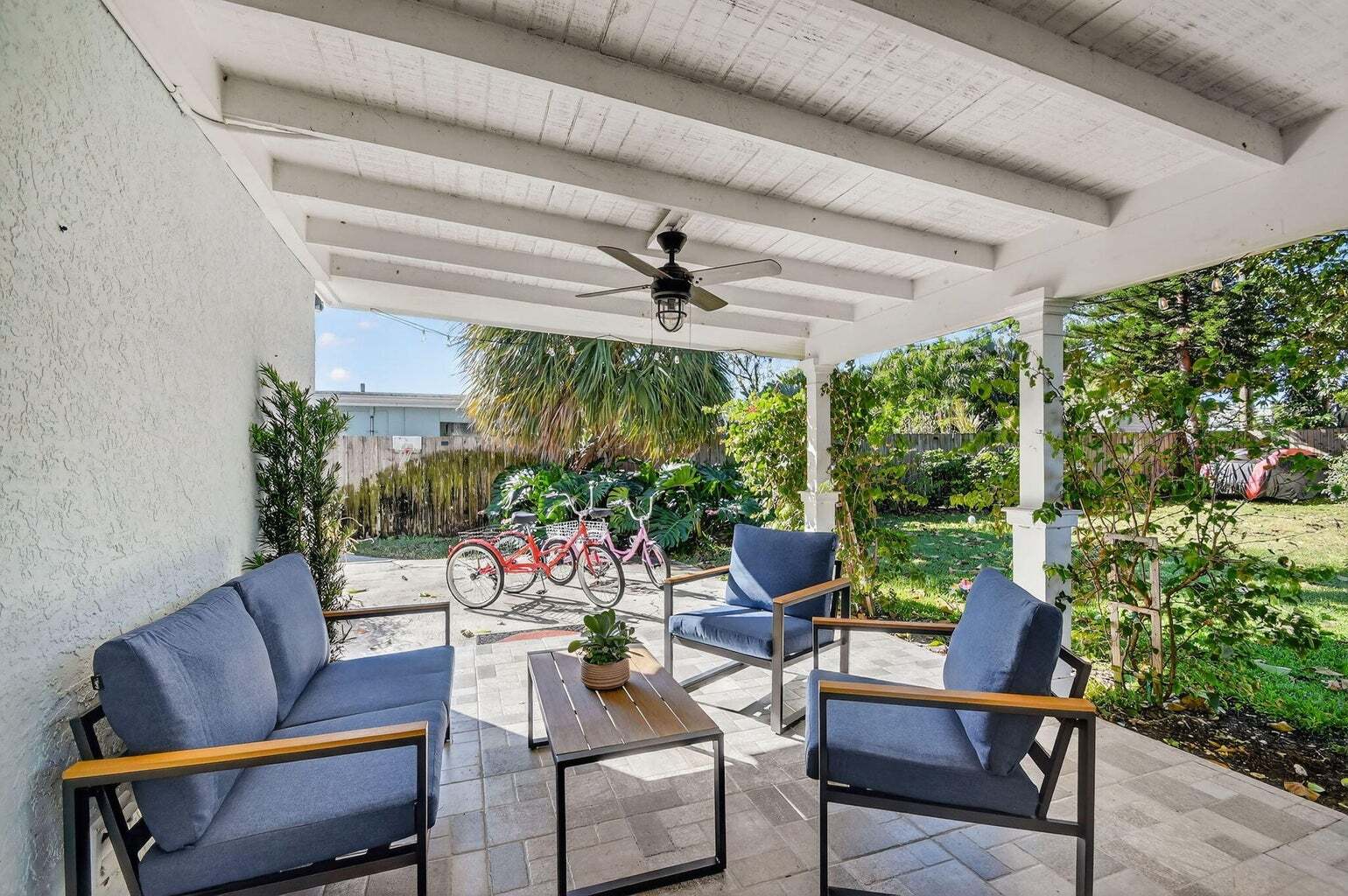 Building Photo - 1511 S Palmway