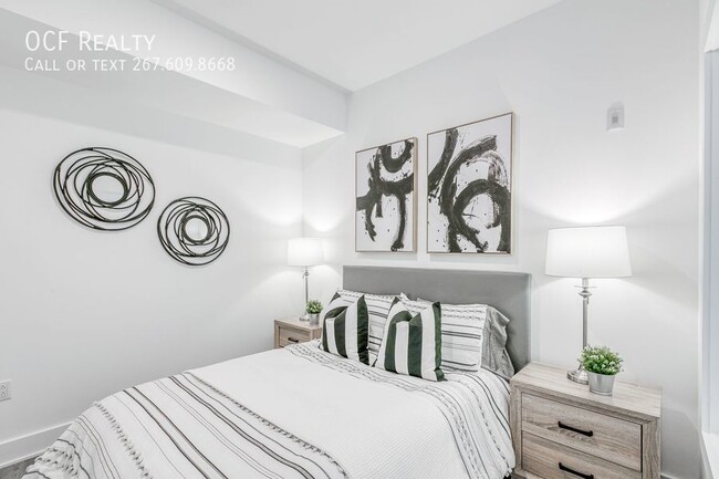 Building Photo - The Royal JR 1 Bed Apartment