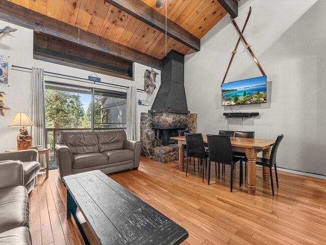 Building Photo - LONG-TERM RENTAL: Updated Townhome in Prime Location! 2 Bedrooms & Loft, Fully Furnished!