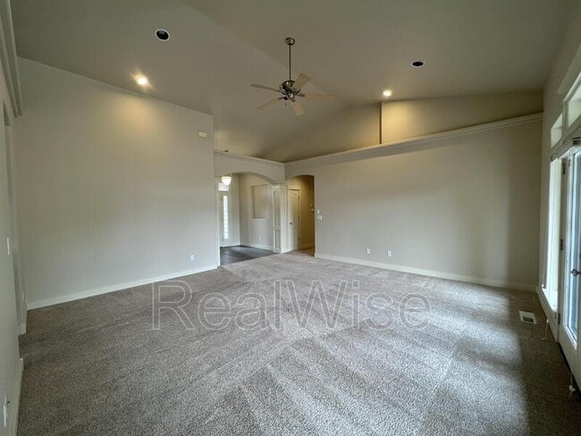 Building Photo - 835 Nutcracker Dr