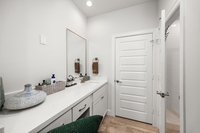 Building Photo - 2718 Grand Fountains Dr