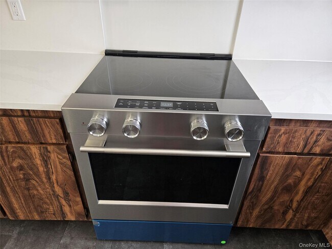 Building Photo - 74 Ashwood Rd