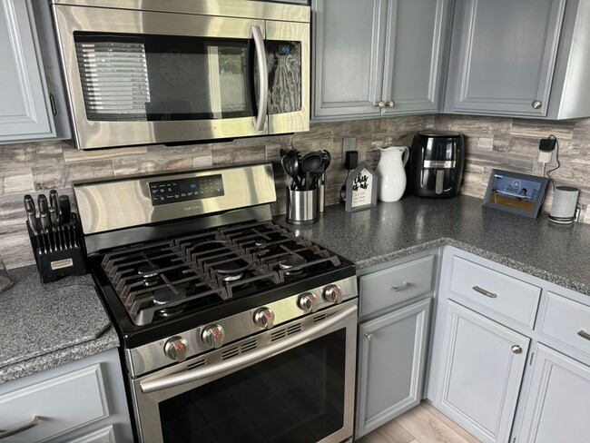 Building Photo - 4 Bedroom home in Dixon