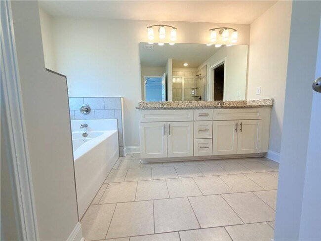 Building Photo - 470 Hellen Vly Dr