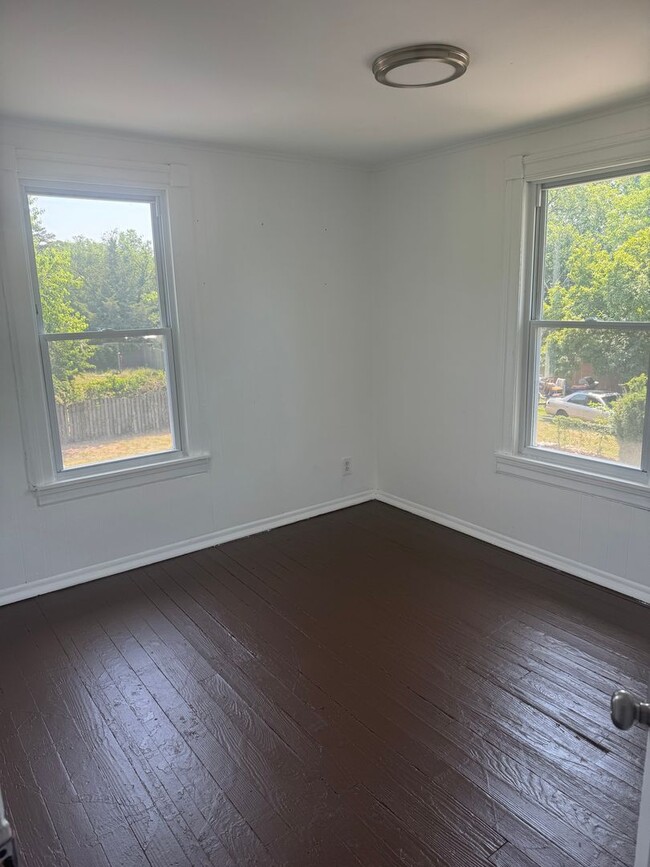Building Photo - Spacious 3-Bedroom, 1-Bath Townhouse in Millville