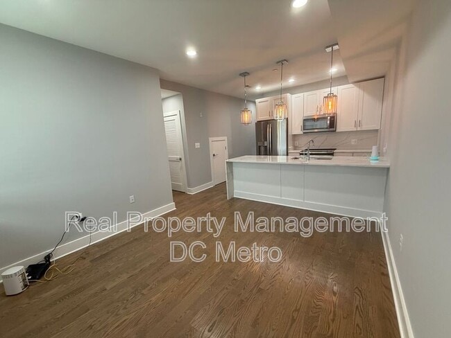 Building Photo - 804 21st St NE