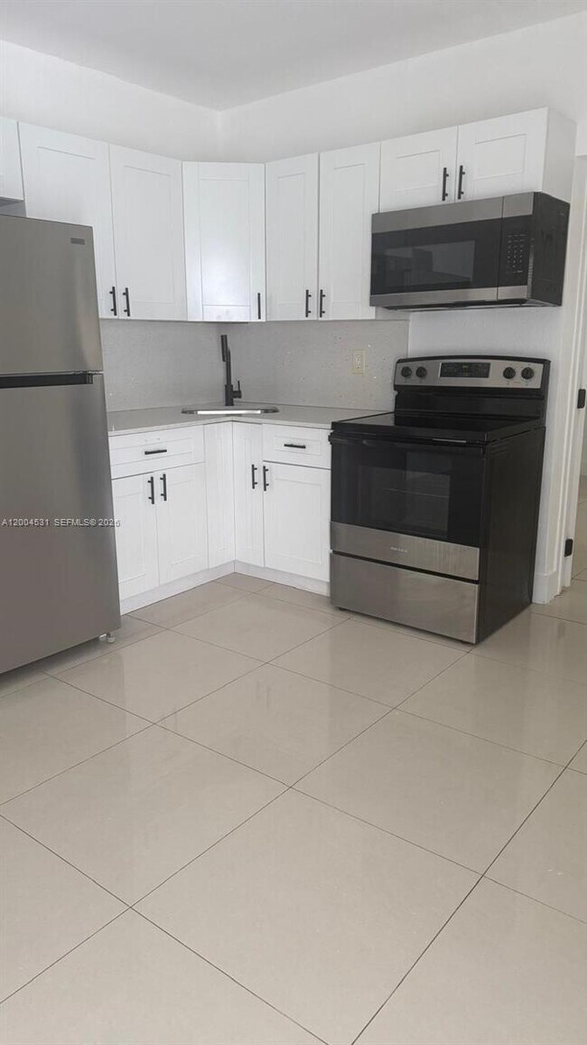 Building Photo - 1800 NW 18th Terrace