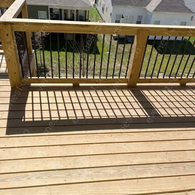 Building Photo - 4-Bedroom, 2.5-Bathroom Home with Modern A...
