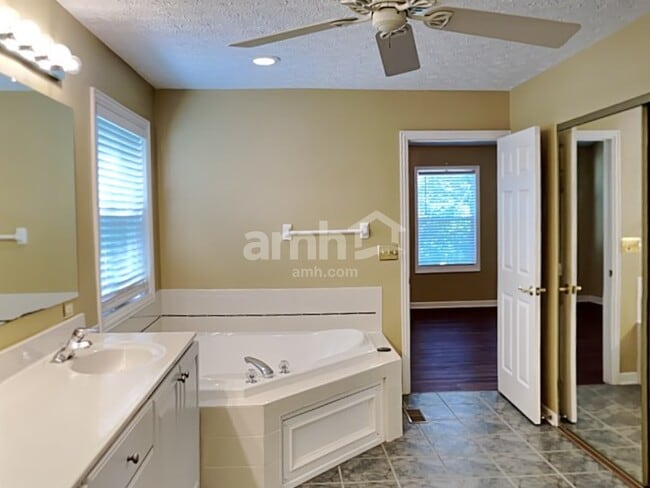 Building Photo - 422 Sunridge Dr