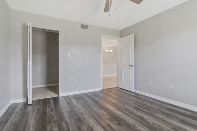 Building Photo - 221 Lake Brook Cir