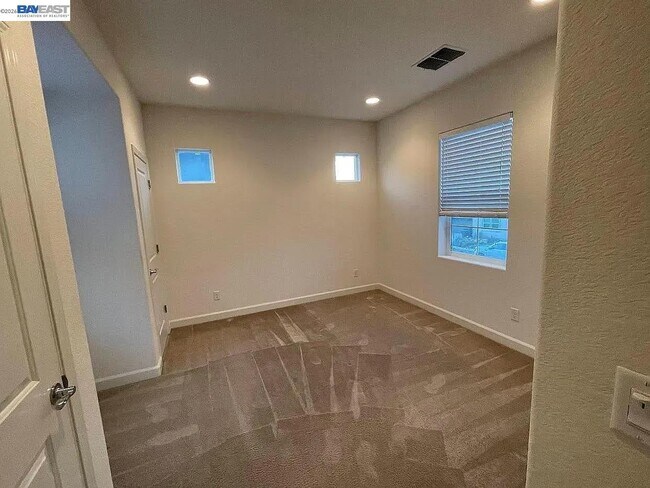 Building Photo - 538 E Marcello Ave
