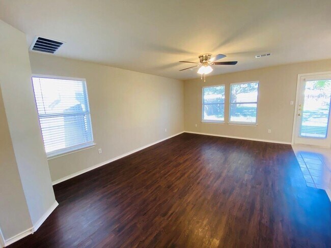 Building Photo - 3304 Kissman Dr