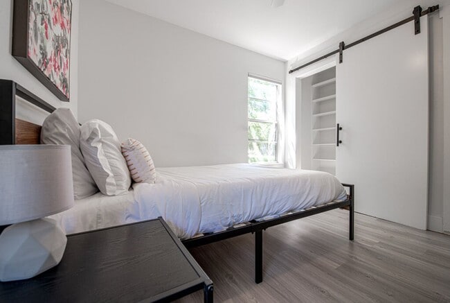Building Photo - Charming 3/1 South Congress Retreat!