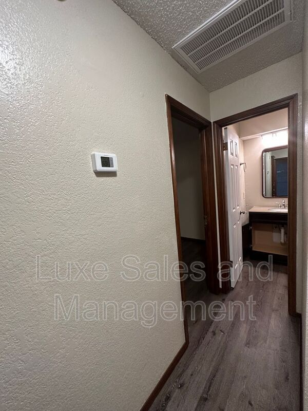 Building Photo - 1307 Summerton Pl