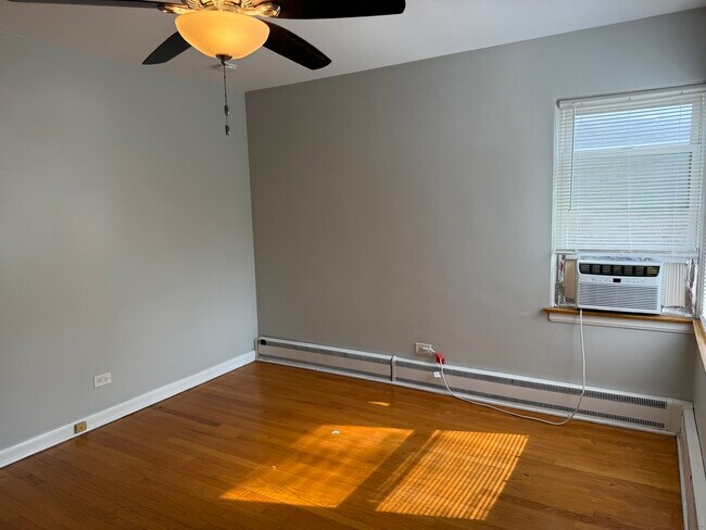 Building Photo - 1534 Clinton Pl