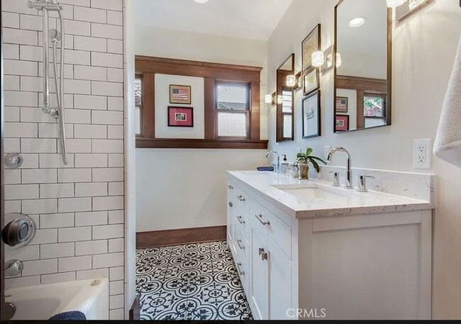Building Photo - UPCOMING-Charming Belmont Heights Bungalow 2 bed/ 1.5 bath