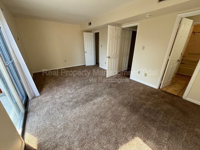 Building Photo - 10 Parkway Dr