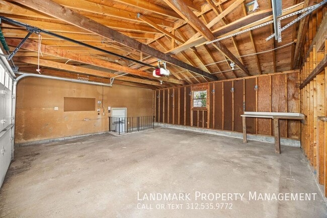 Building Photo - 14518 S Golden Oak Dr