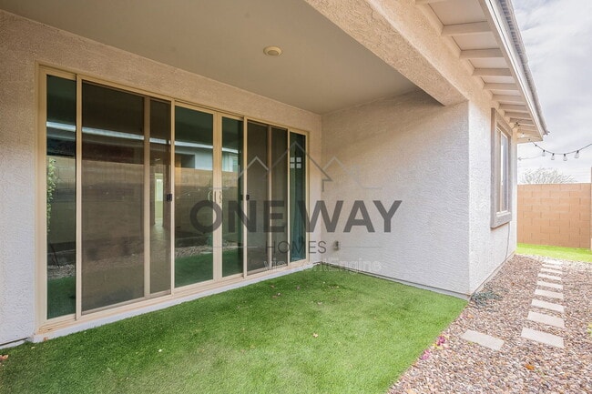 Building Photo - 9258 E Static Ave