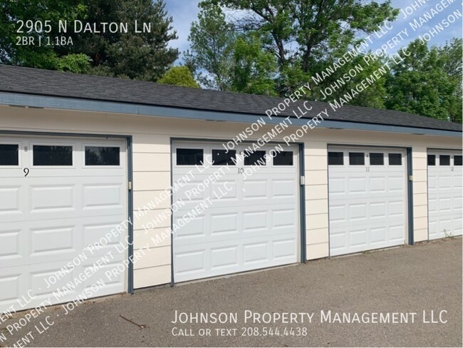 Building Photo - West Boise townhome style unit, two bath, ...