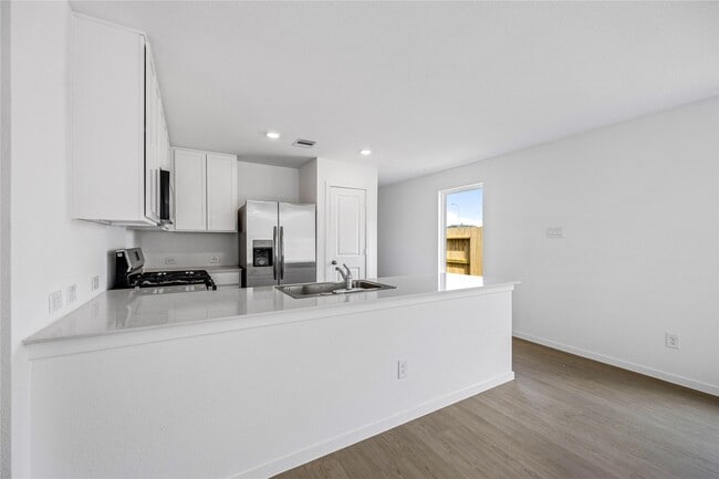 Building Photo - 915 Songbird Ln