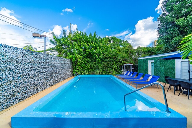 Building Photo - 1032 SW 10th Ave