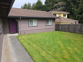 Building Photo - 2149 Woodcrest Ct
