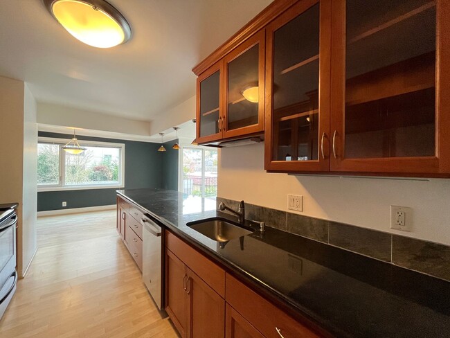 Building Photo - 2Bed 2Bath Condo in Goose Hollow - Garage ...