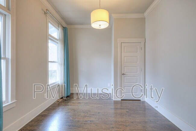 Building Photo - 1537B Battlefield Dr