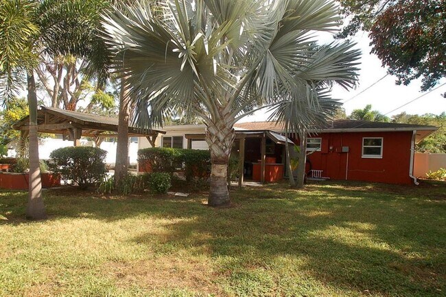 Building Photo - 468 Limewood Ave