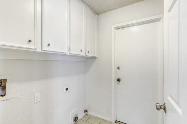 Building Photo - 7003 Oak Bough Dr