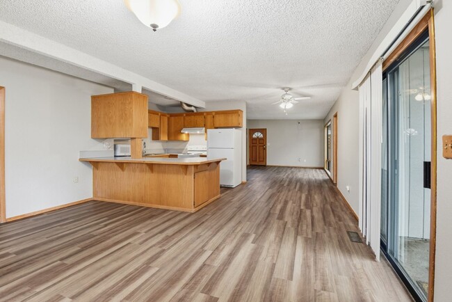 Building Photo - 3Bd/1.75Ba Bellevue House