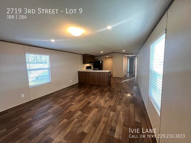 Building Photo - 2719 3rd St