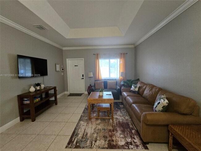 Building Photo - 208 SW 15th Pl