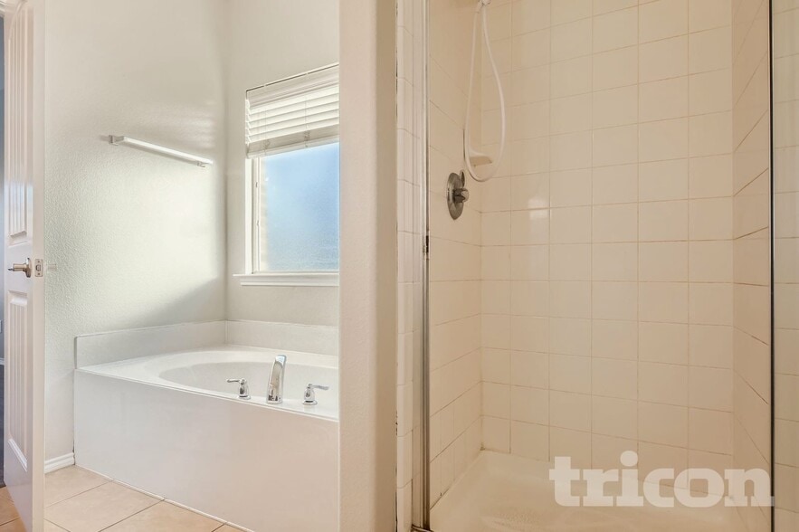 Building Photo - 2186 Liriope Ln