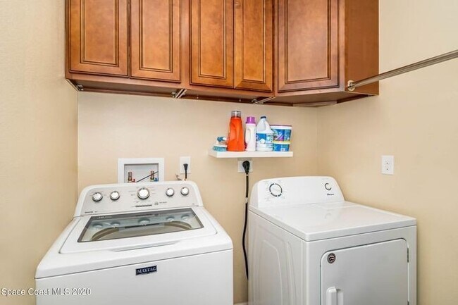 Building Photo - End Unit in Lake Washington Townhomes!!