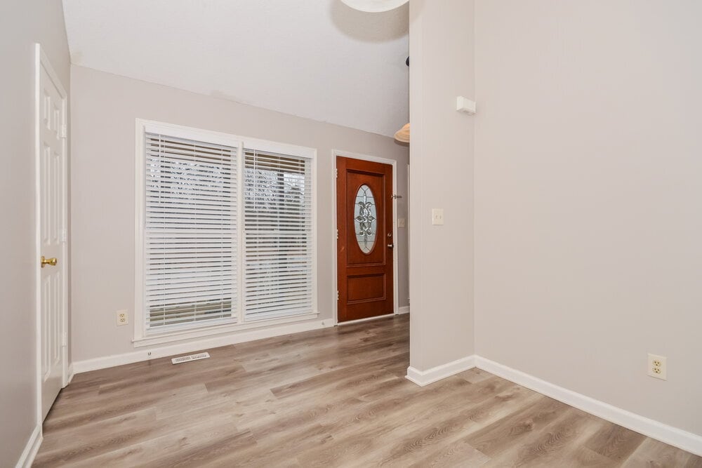 Building Photo - 10 Peace Tree Ln NE