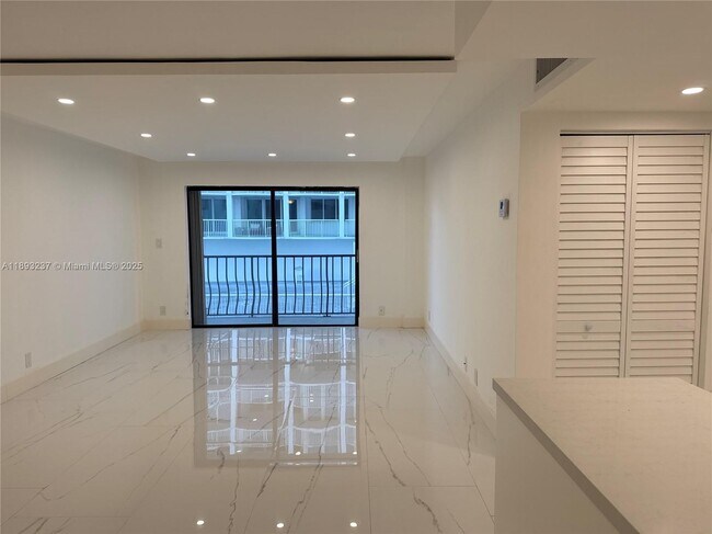 Building Photo - 5415 Collins Ave