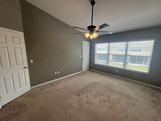 Building Photo - Amazing Neighborhood 3/3 W/Great Amenities!